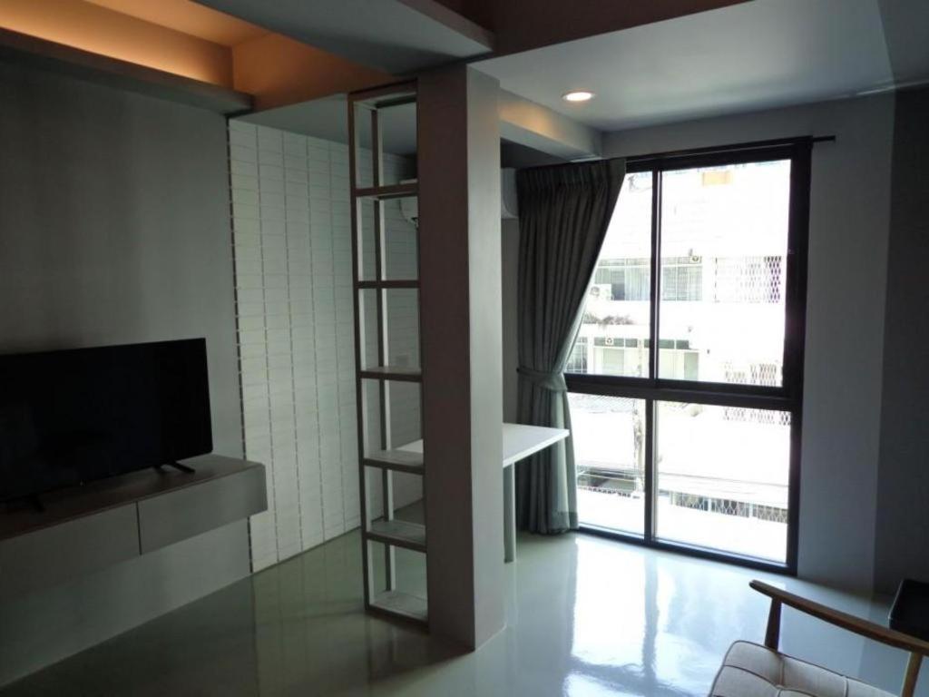 Silom Studios Bangkok Exterior foto