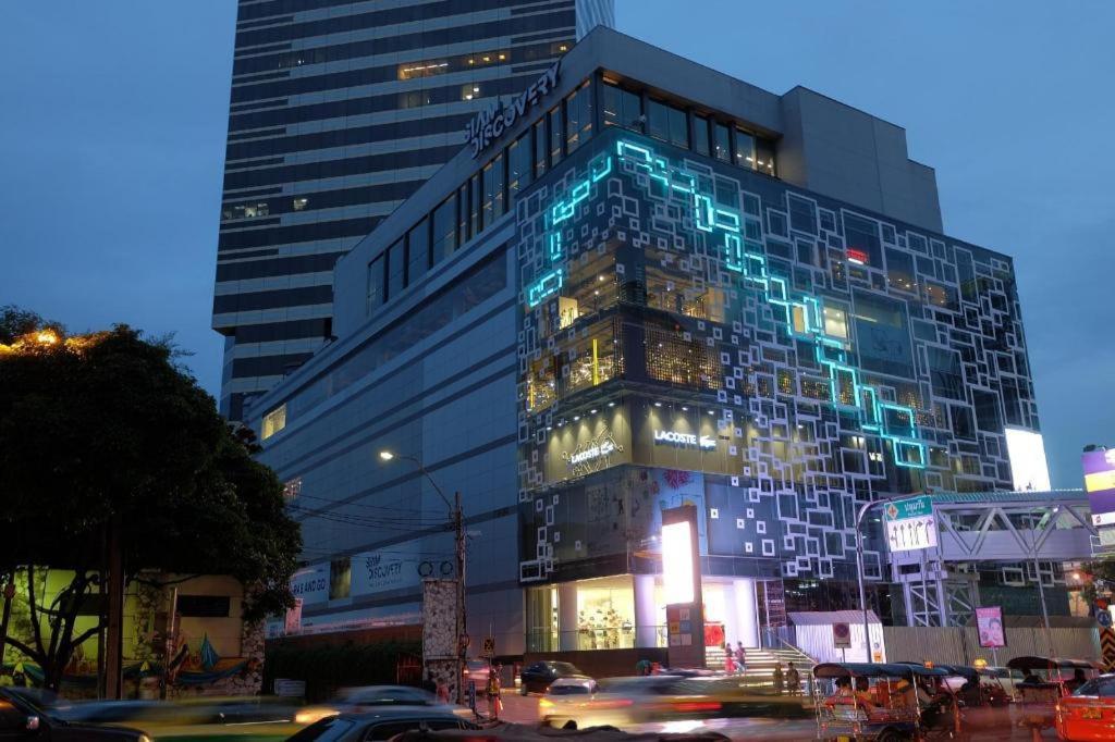 Silom Studios Bangkok Exterior foto