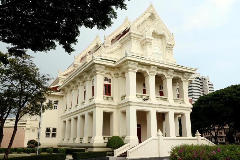 Silom Studios Bangkok Exterior foto