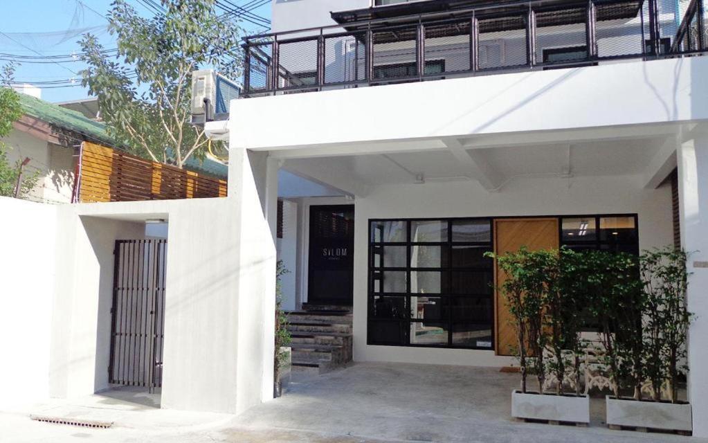 Silom Studios Bangkok Exterior foto