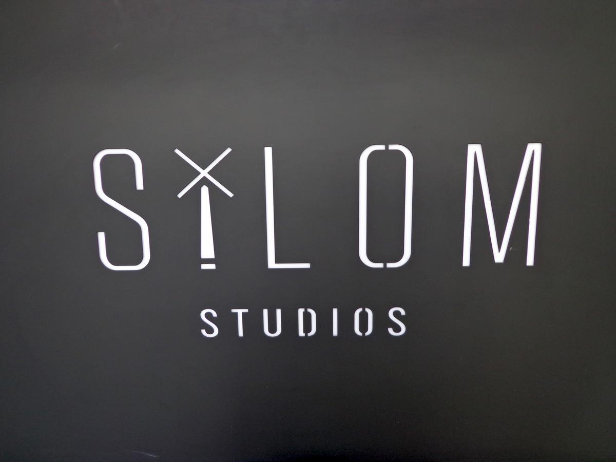 Silom Studios Bangkok Exterior foto