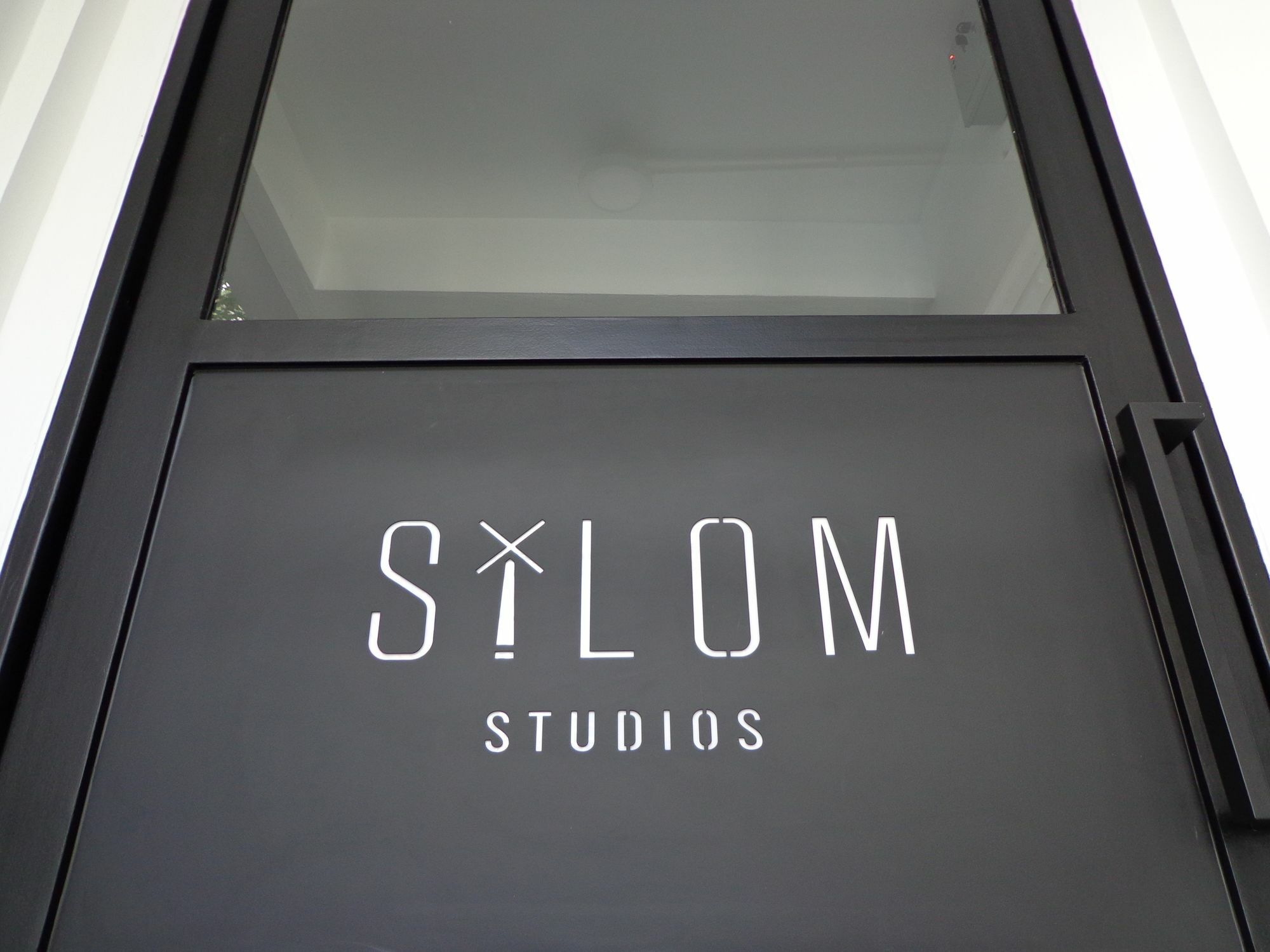Silom Studios Bangkok Exterior foto