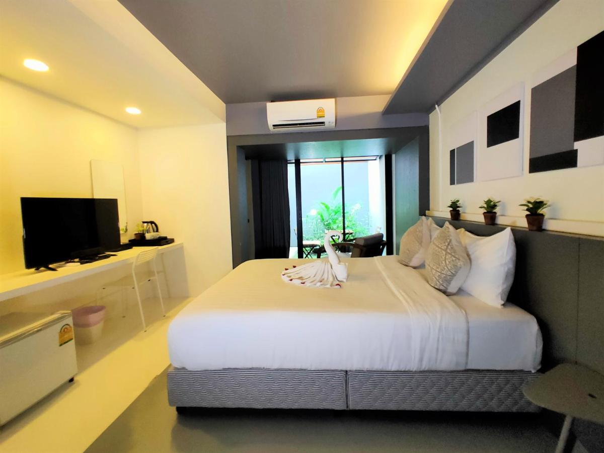 Silom Studios Bangkok Exterior foto