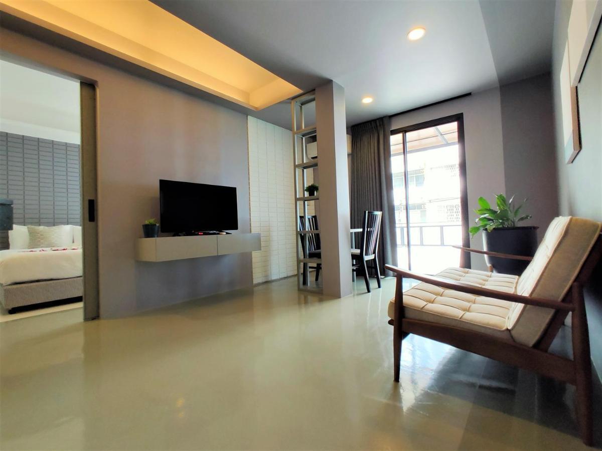 Silom Studios Bangkok Exterior foto