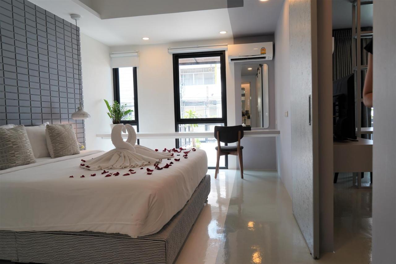 Silom Studios Bangkok Exterior foto