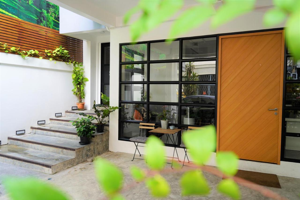 Silom Studios Bangkok Exterior foto